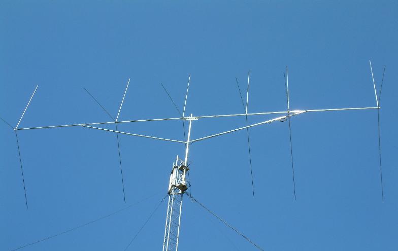 Антенна на 2 частоты. Cb81 антенна. Антенна МАУ 8. Радио антенна Base Antenna. Apple Antenna 30m.
